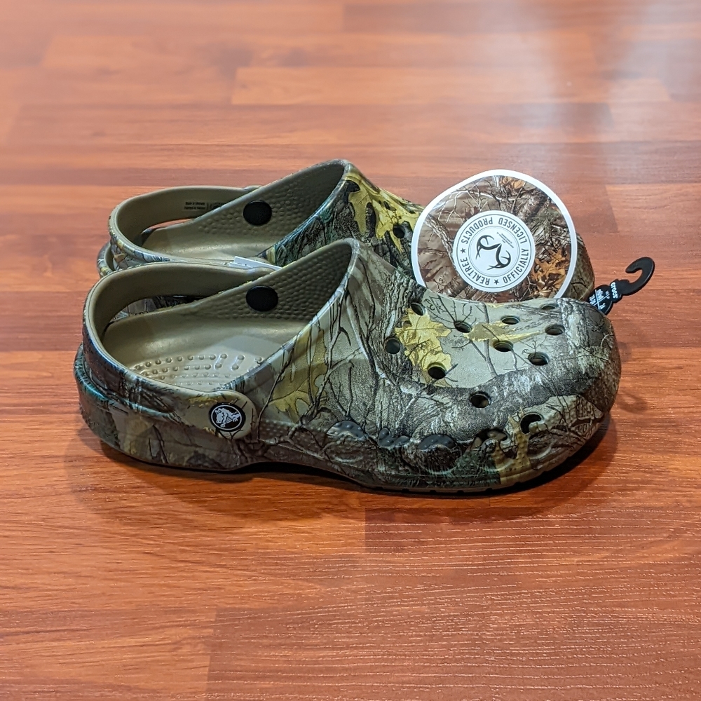 Crocs Baya Realtree Xtro Clog (size mens 6/wmns 8)